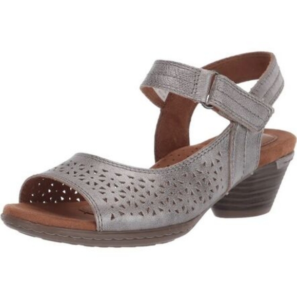 👣COBB HILL💛 Laurel Perforated Silver Metallic Sandals🩰 priced reasonable - Picture 1 of 14